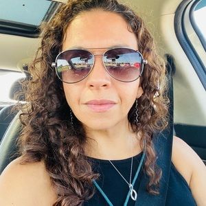 Meet your Posher, Pily